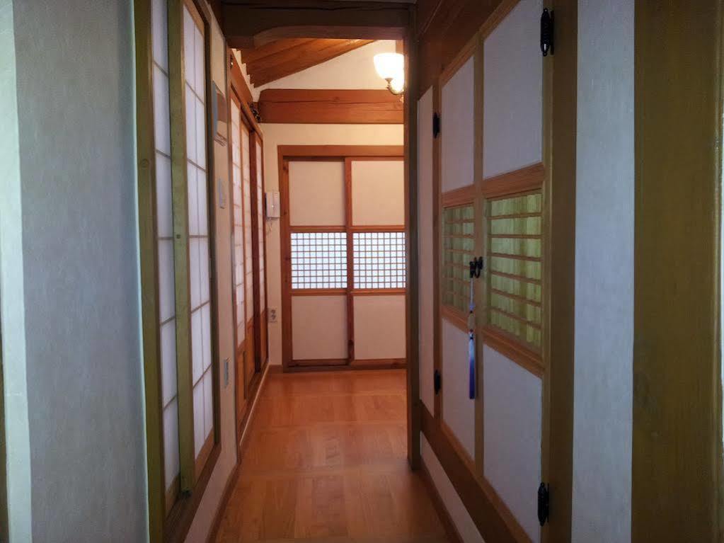 Han Hanok Guesthouse โซล ภายนอก รูปภาพ