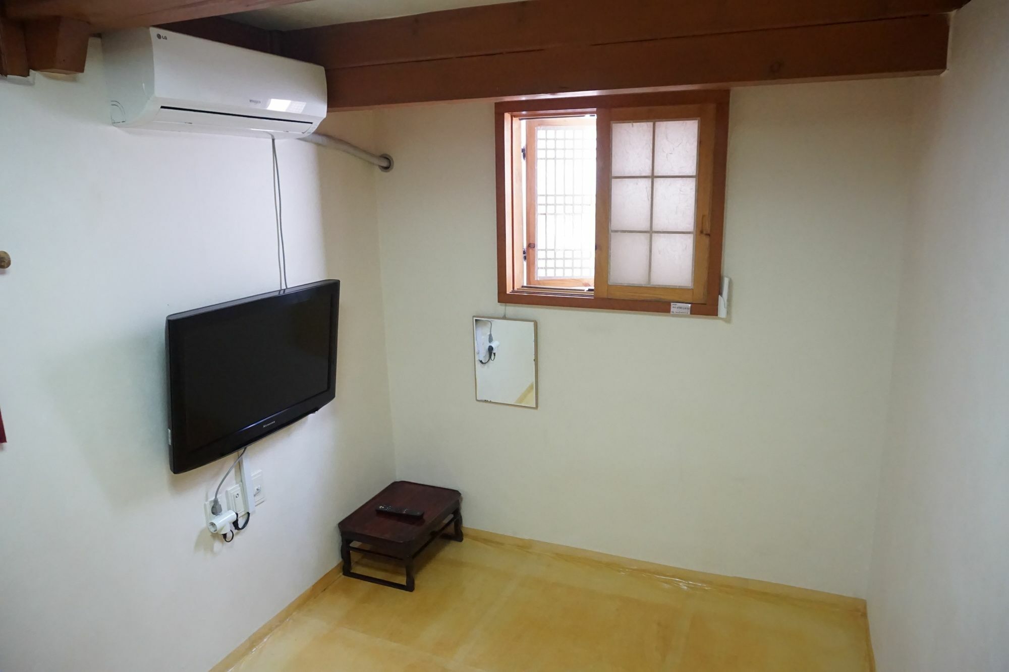 Han Hanok Guesthouse โซล ภายนอก รูปภาพ